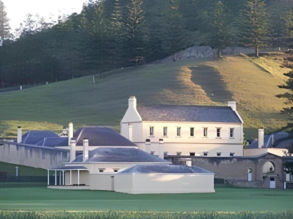 Fletcher Christian Holiday Hotel Burnt Pine Exteriér fotografie